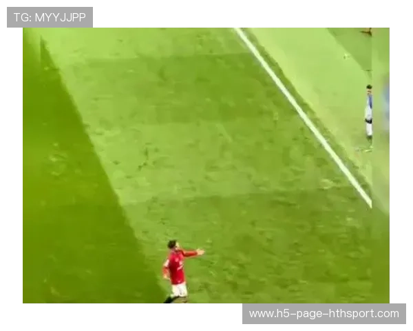 足球场上的奇迹：后场长传助攻的艺术与战术