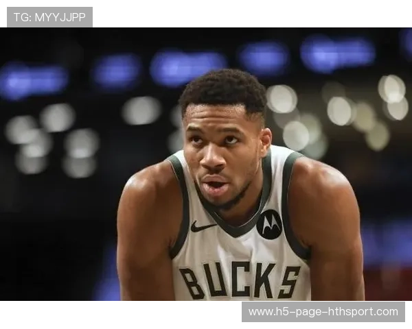 字母哥被拍与教练深夜讨论战术，认真面貌获赞