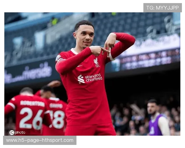 利物浦外围远射连发，阿诺德稍稍打高