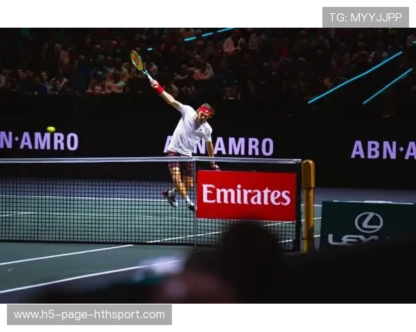 西西帕斯高压扣杀一击制胜